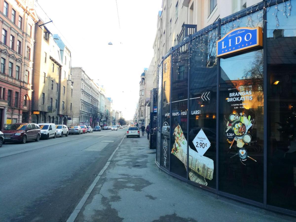 Tiny Non-smoking Caka & Free Parking Huoneisto